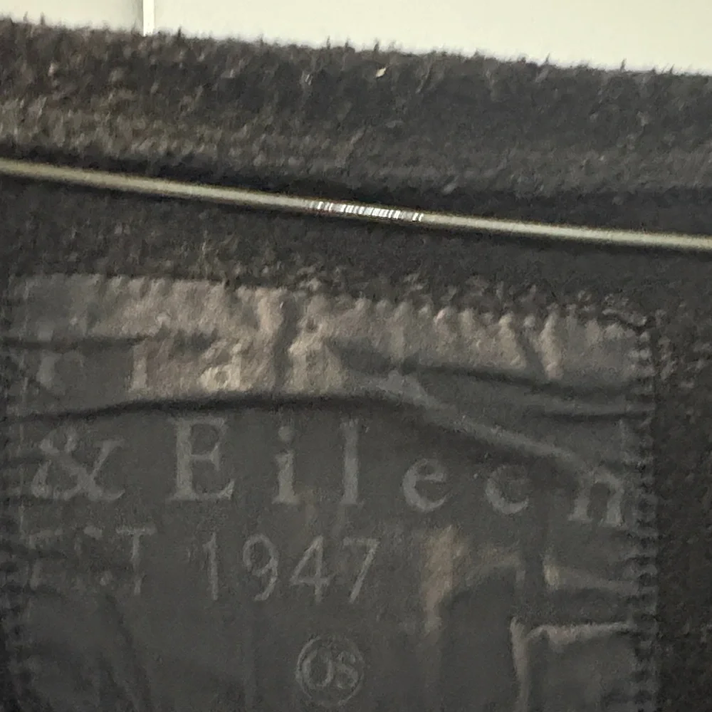 Frank & Eileen caplet Black Boxy Crewneck Short-Sleeve Sweatshirt - Picture 2 of 8